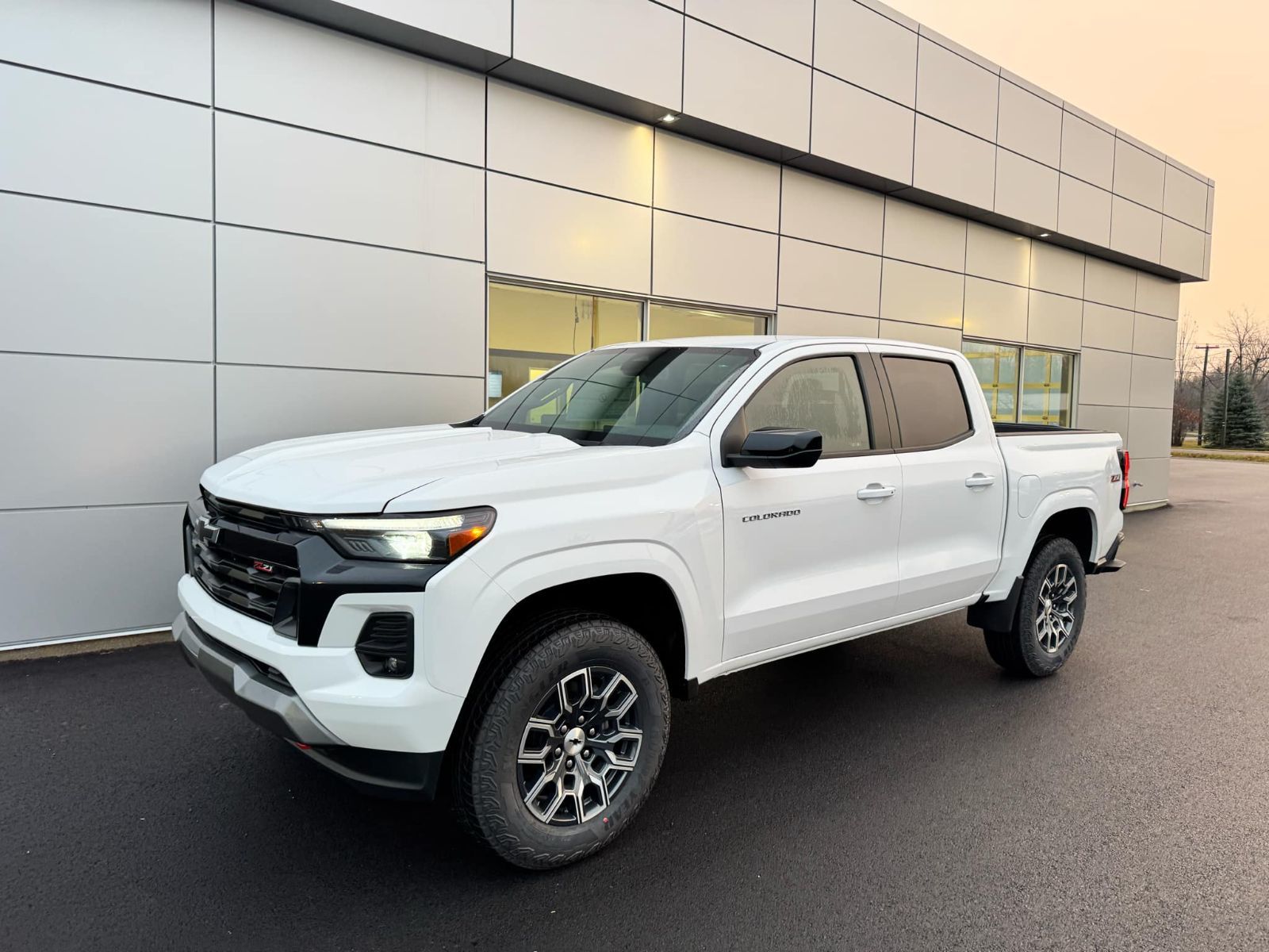 2024 Chevrolet Colorado Z71 CREW CAB 4WD 24C525 Toner GMC