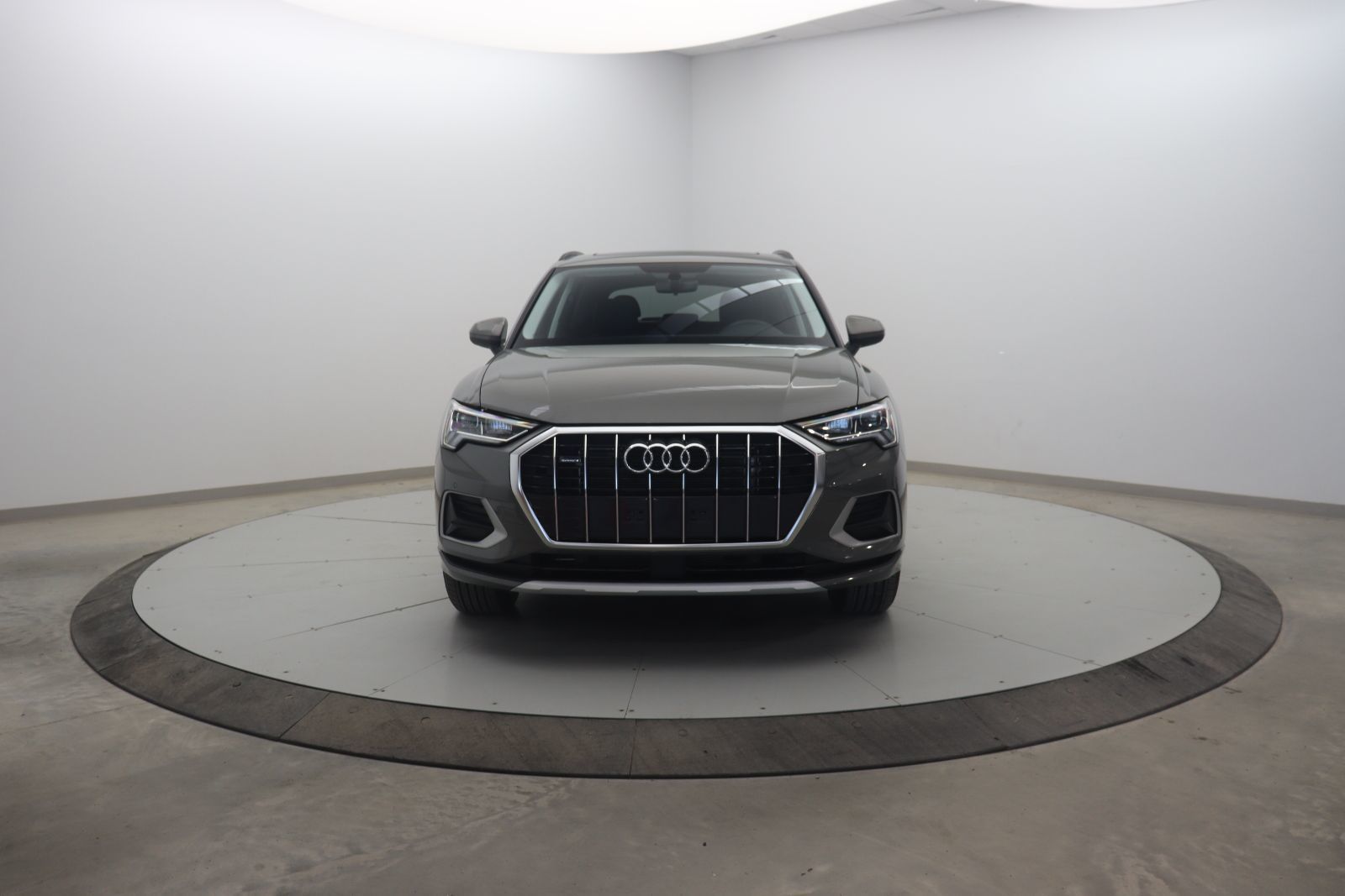Audi Q3 2025 — photo 2