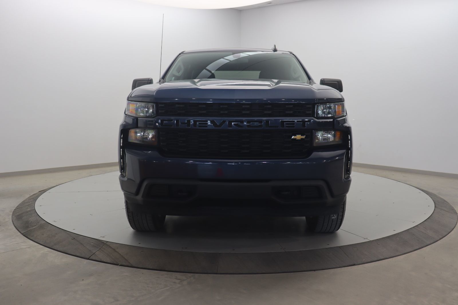 Chevrolet Silverado 1500 Custom 2020 — photo 2