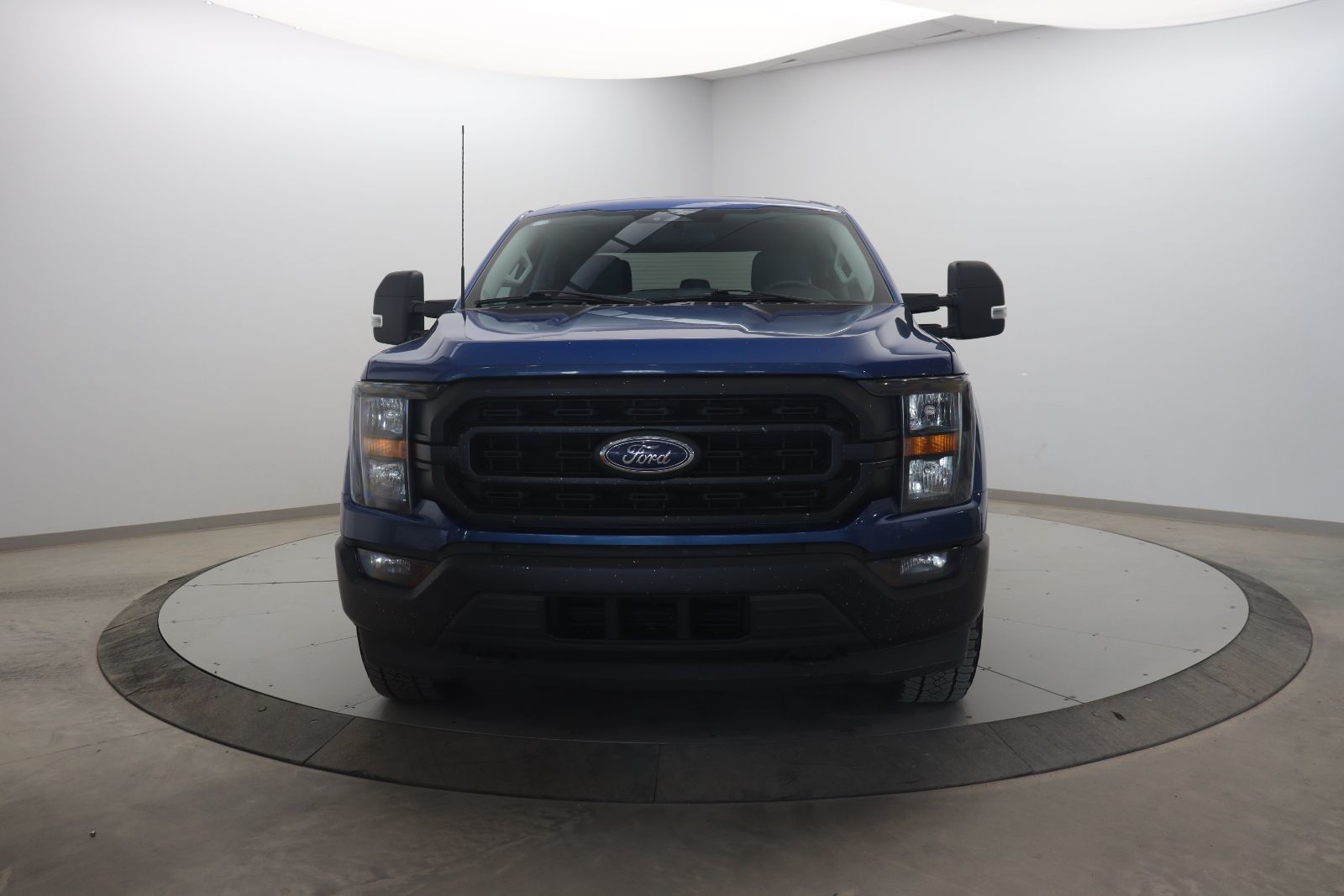 Ford F-150 2023 — photo 2