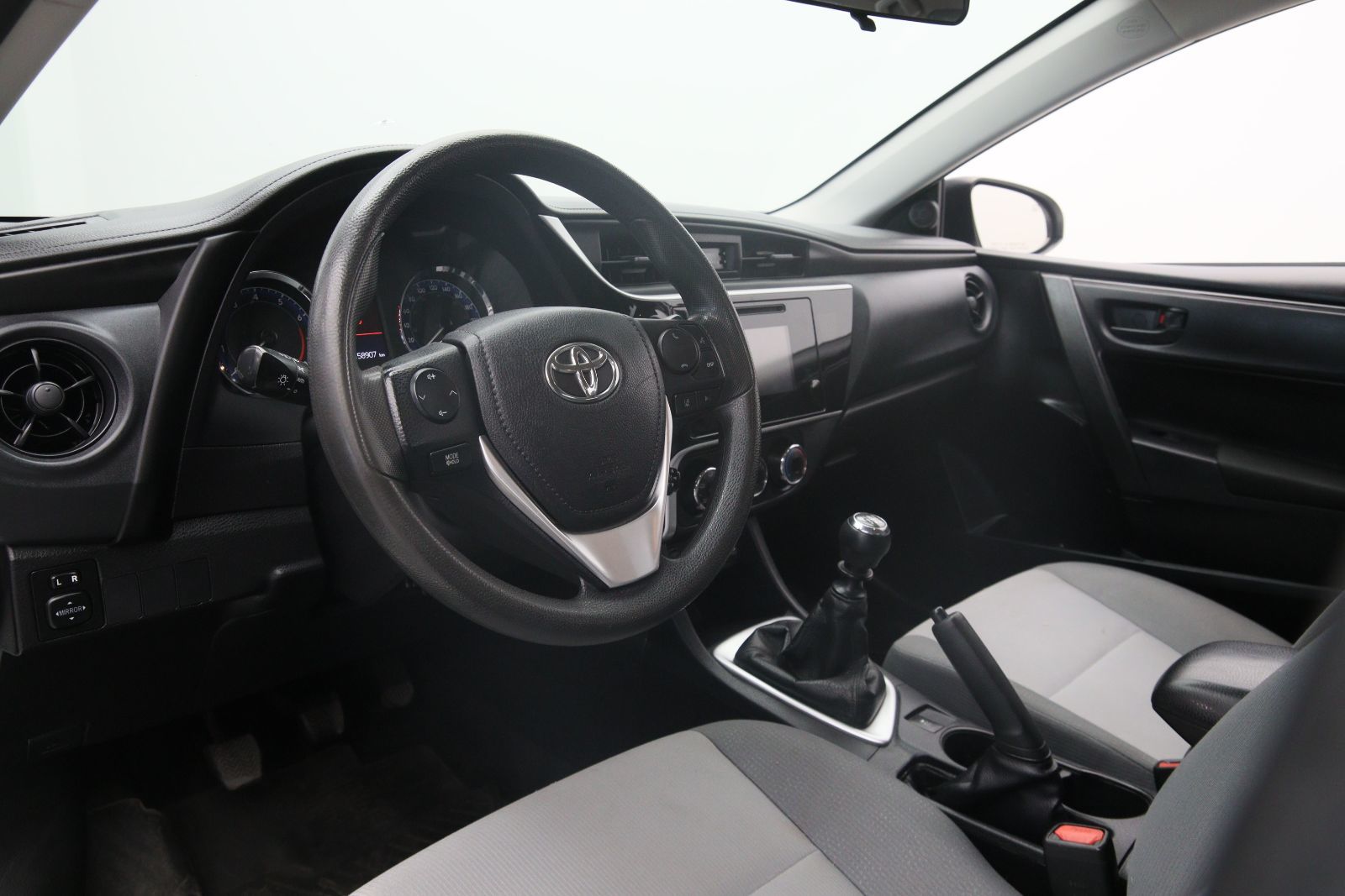 Toyota Corolla 2018 — photo 7
