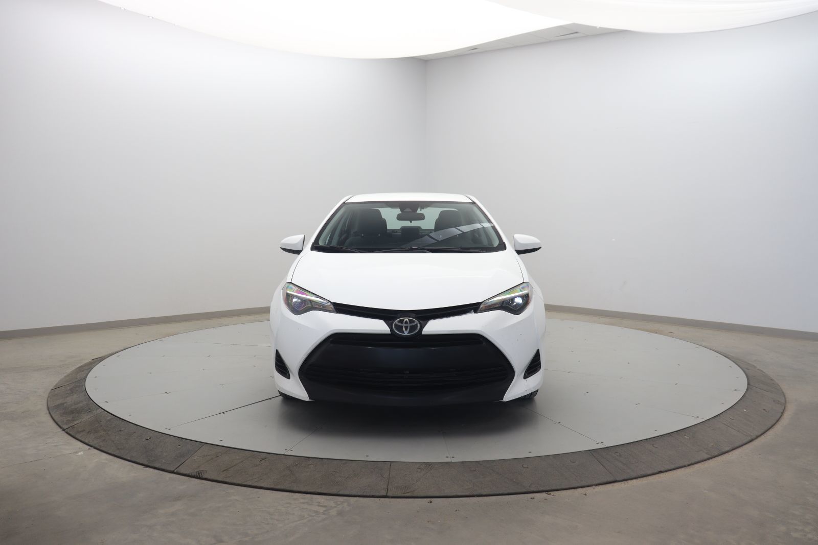 Toyota Corolla 2018 — photo 2