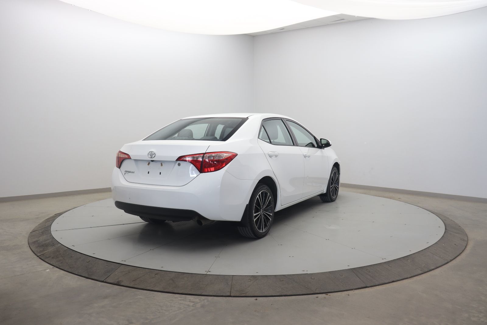Toyota Corolla 2018 — photo 4