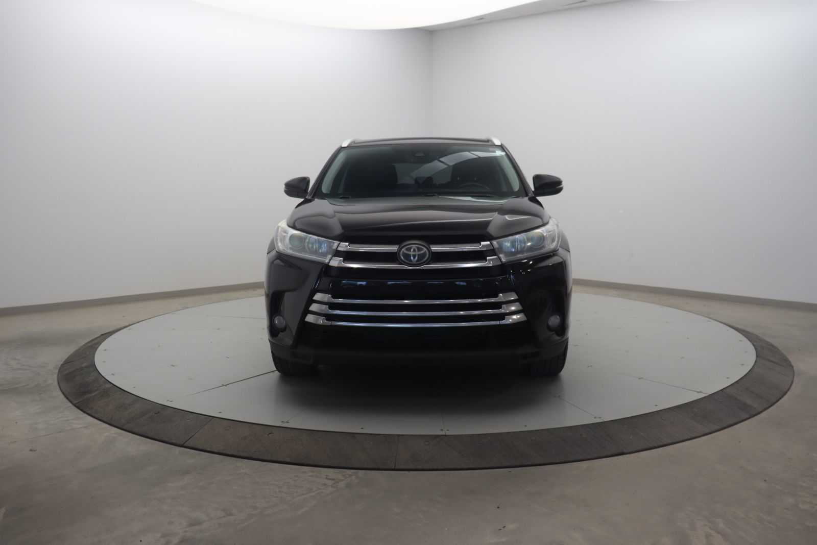 Toyota Highlander 2017 — photo 2