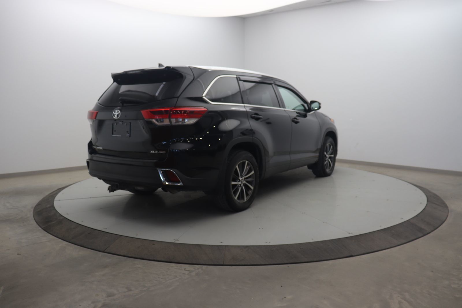 Toyota Highlander 2017 — photo 4