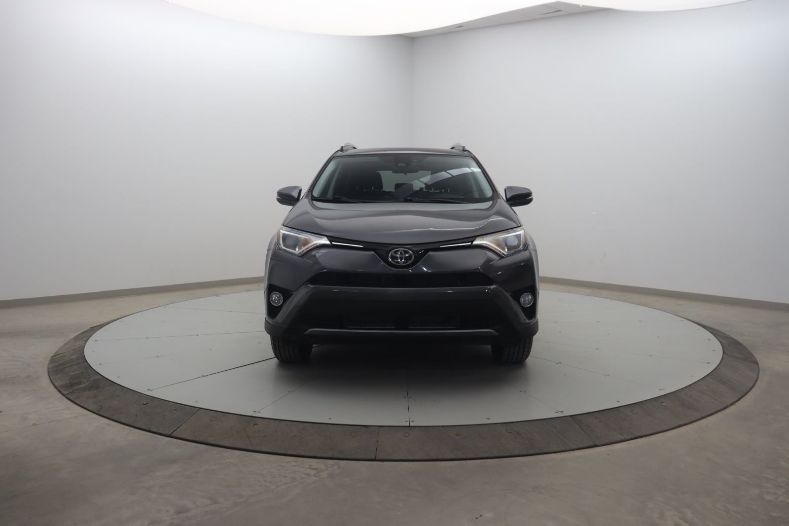 Toyota RAV4 2018 — photo 2