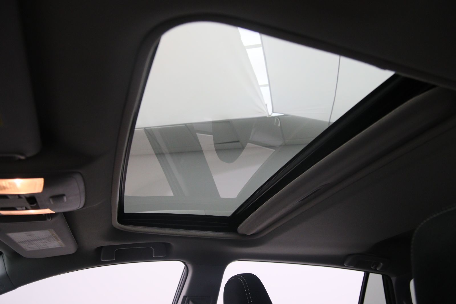 Toyota RAV4 2018 — photo 8