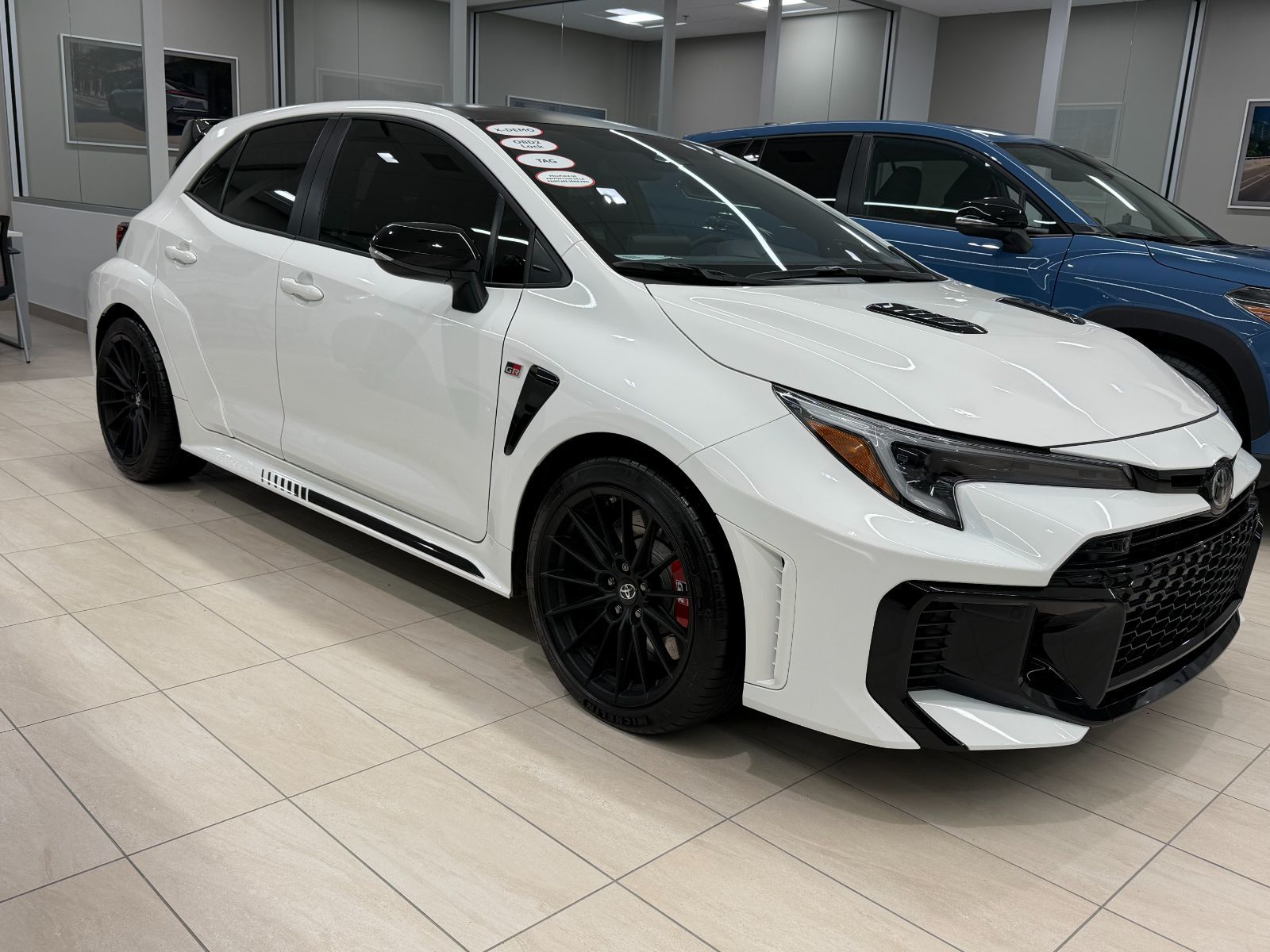2025 Toyota GR Corolla Premium + $10 000 options inclus