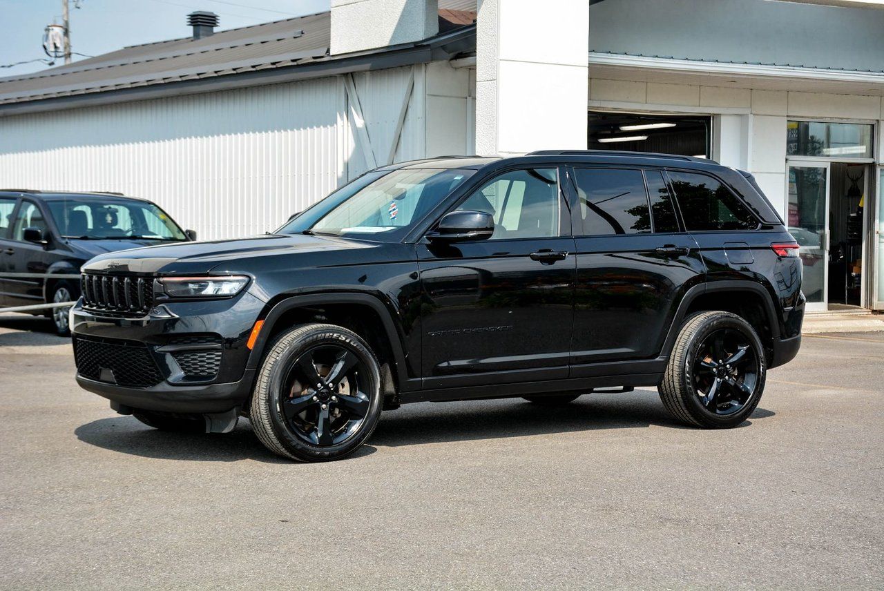 Jeep Grand Cherokee Altitude 2023 — photo 3