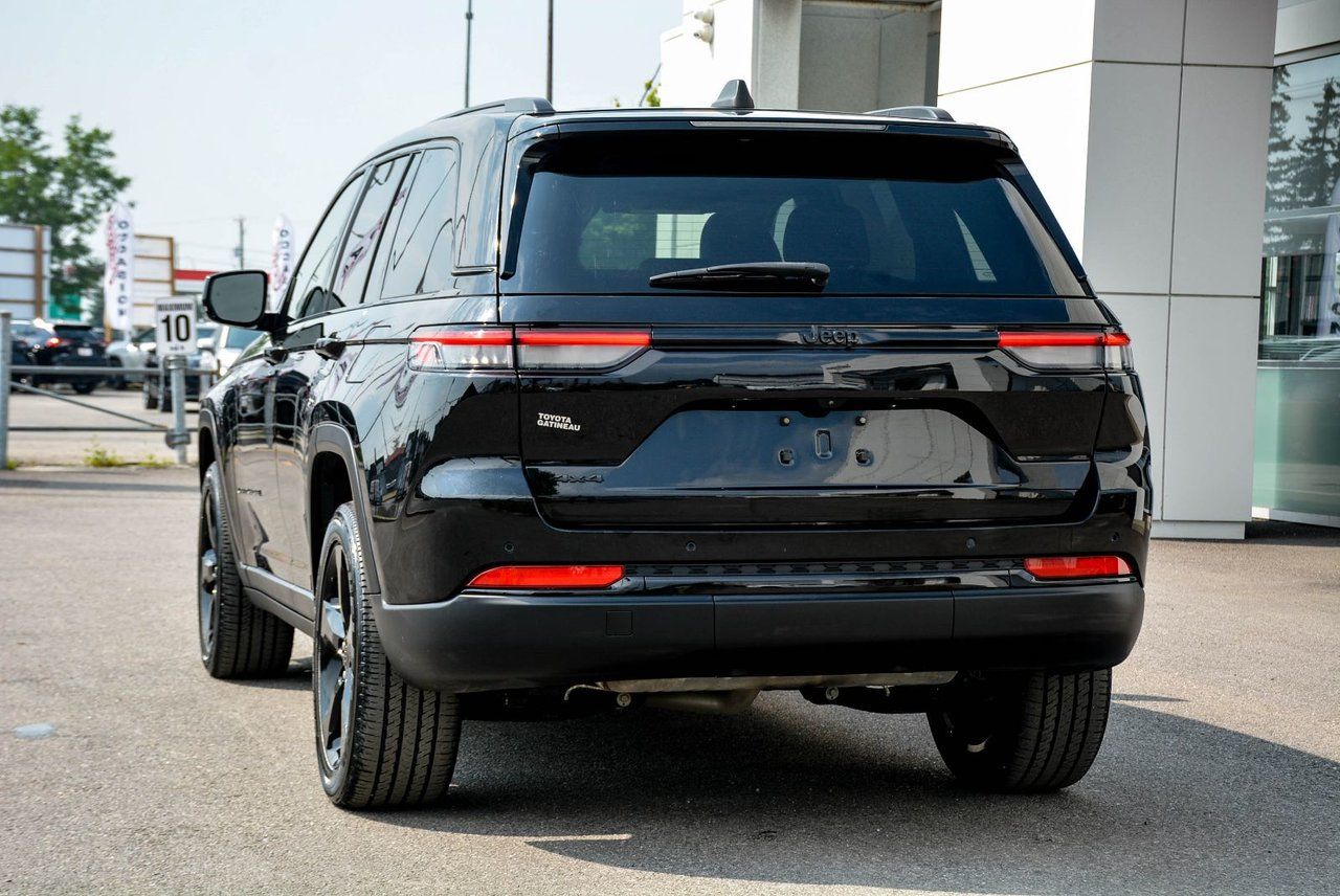 Jeep Grand Cherokee Altitude 2023 — photo 7