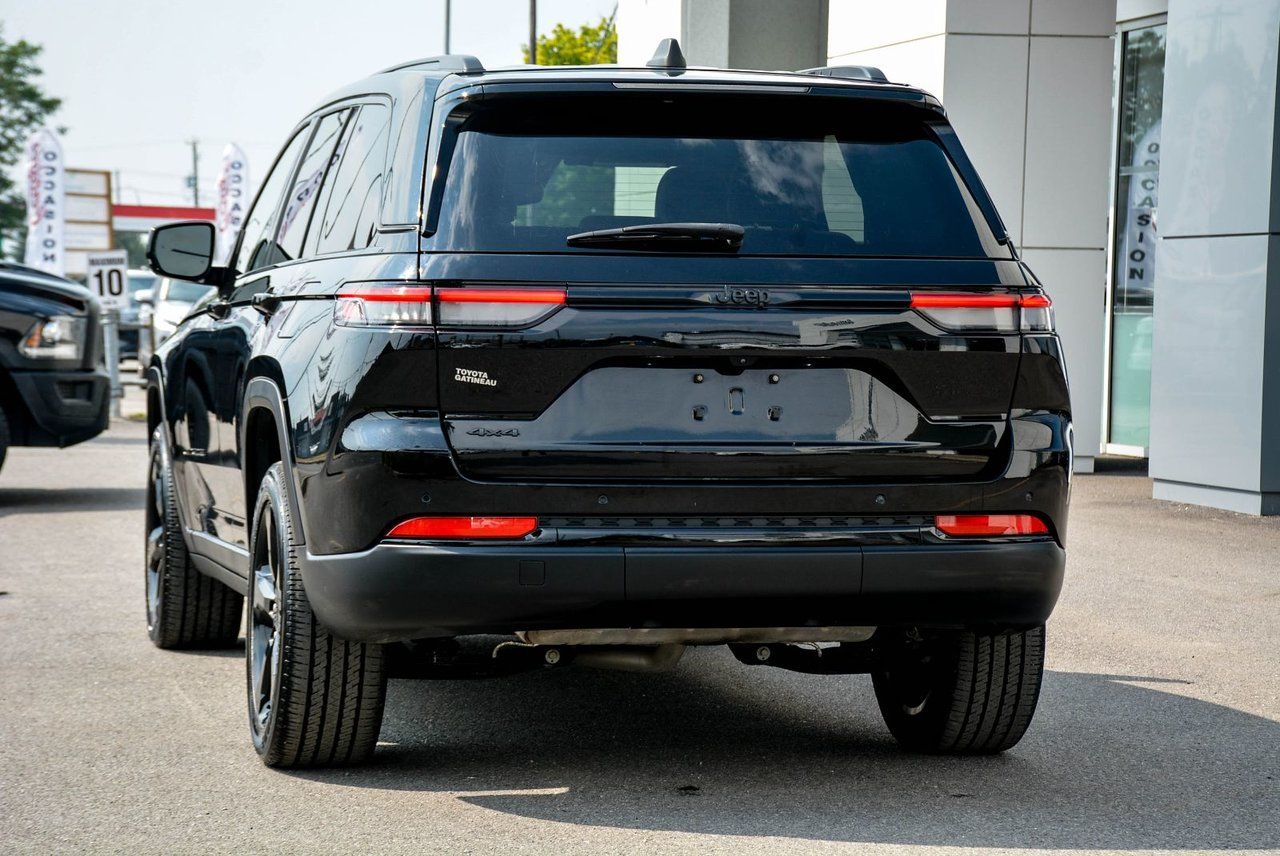 Jeep Grand Cherokee Altitude 2023 — photo 6