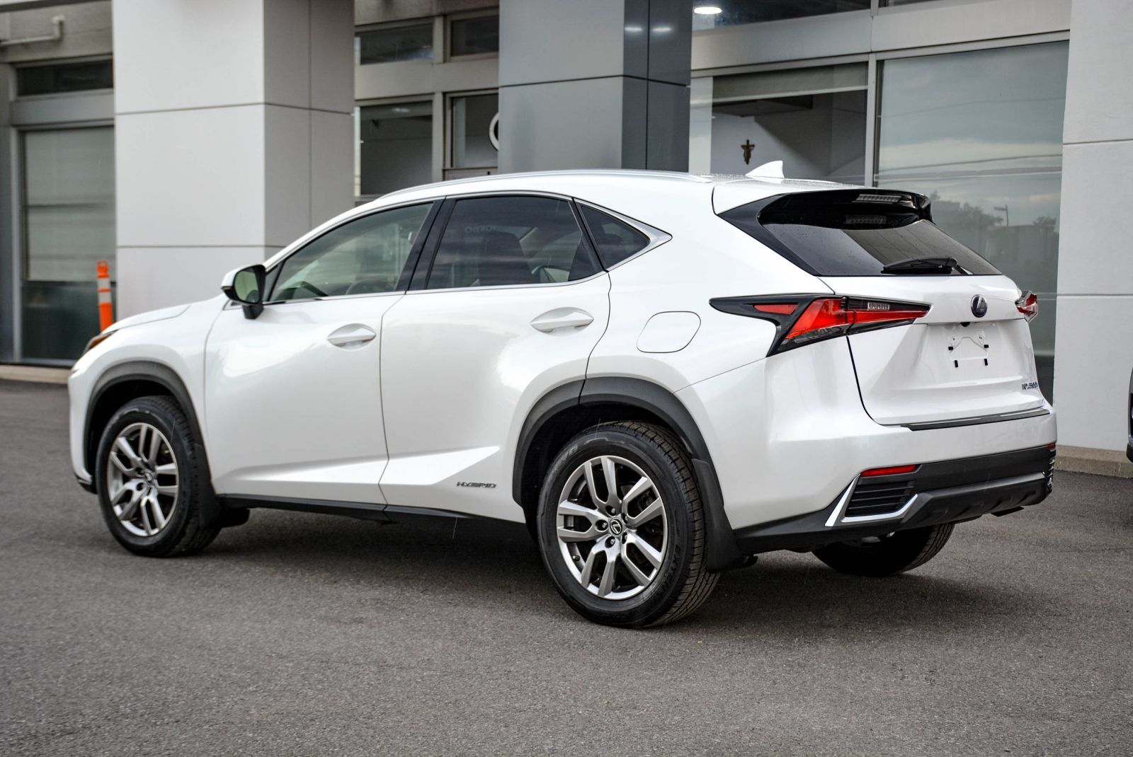Lexus NX NX 300h 2021 — photo 4