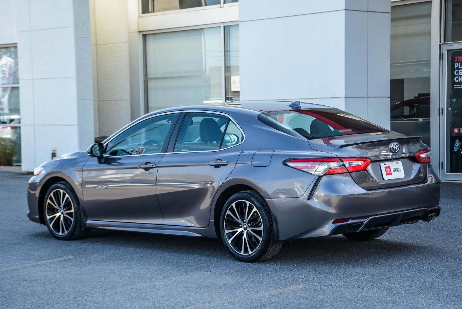 Toyota Camry SE CERTIFIED TOYOTA 2019 — photo 4