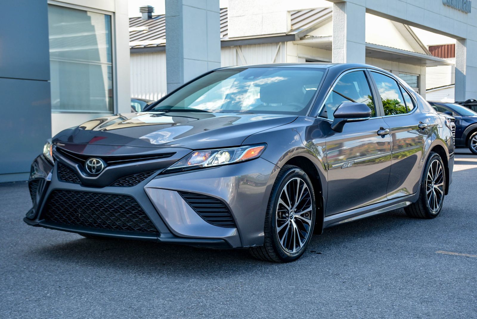 Toyota Camry SE CERTIFIED TOYOTA 2019