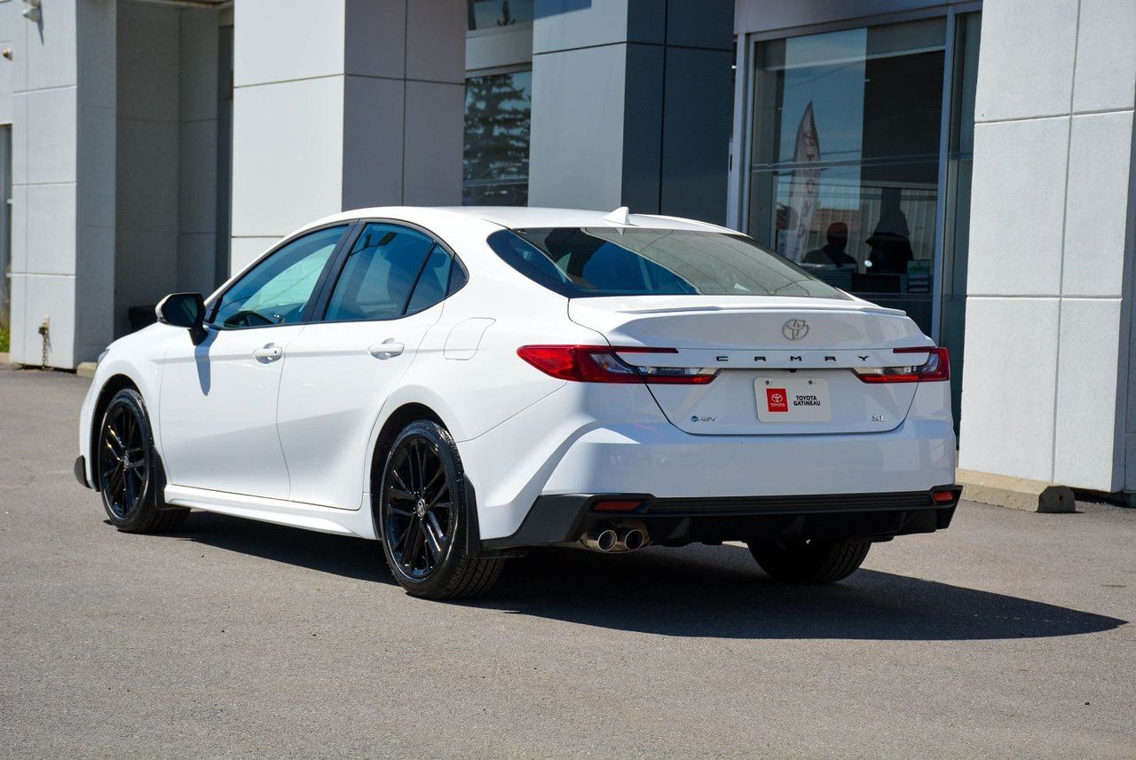 Toyota Camry SE 2025 — photo 8