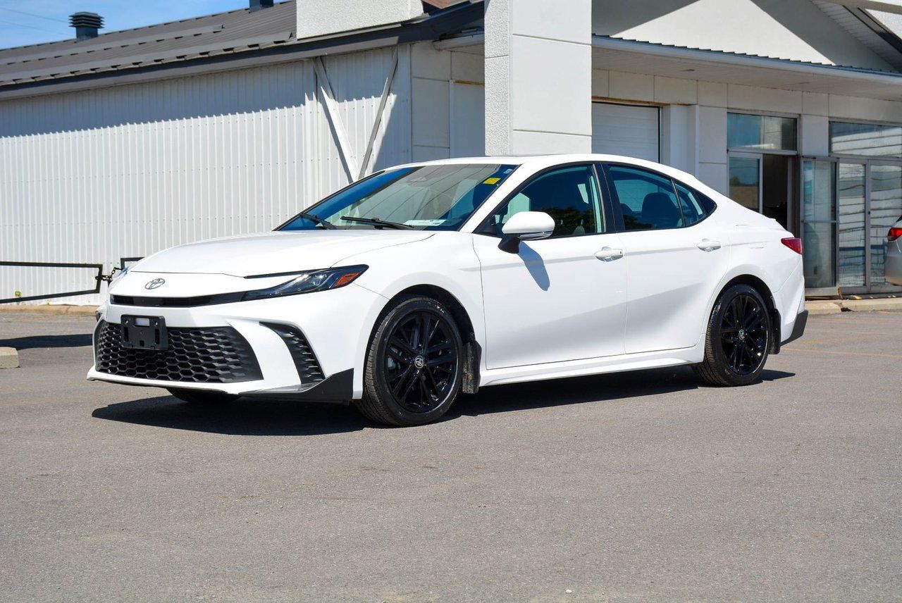 Toyota Camry SE 2025 — photo 3