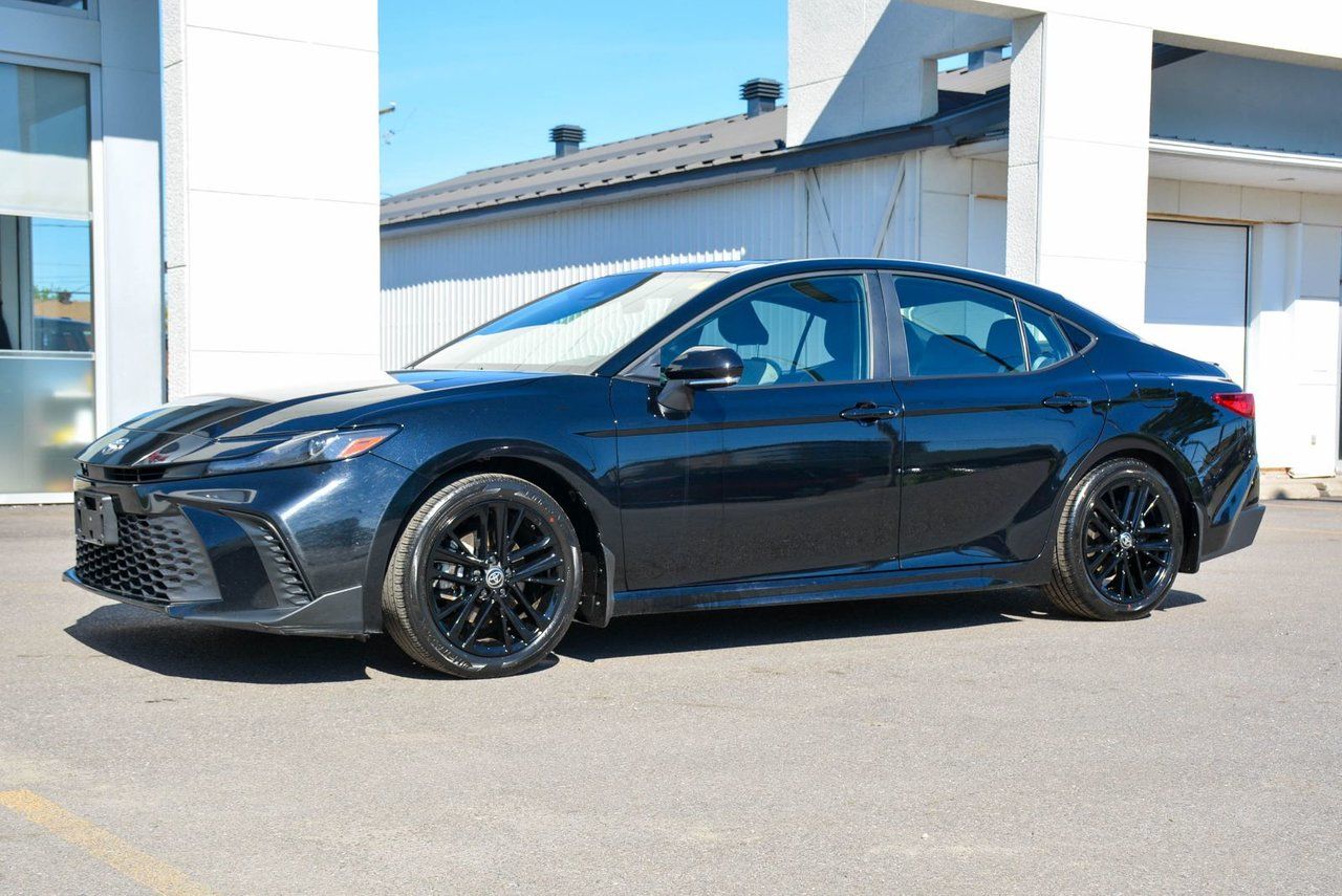 Toyota Camry SE 2025 — photo 3