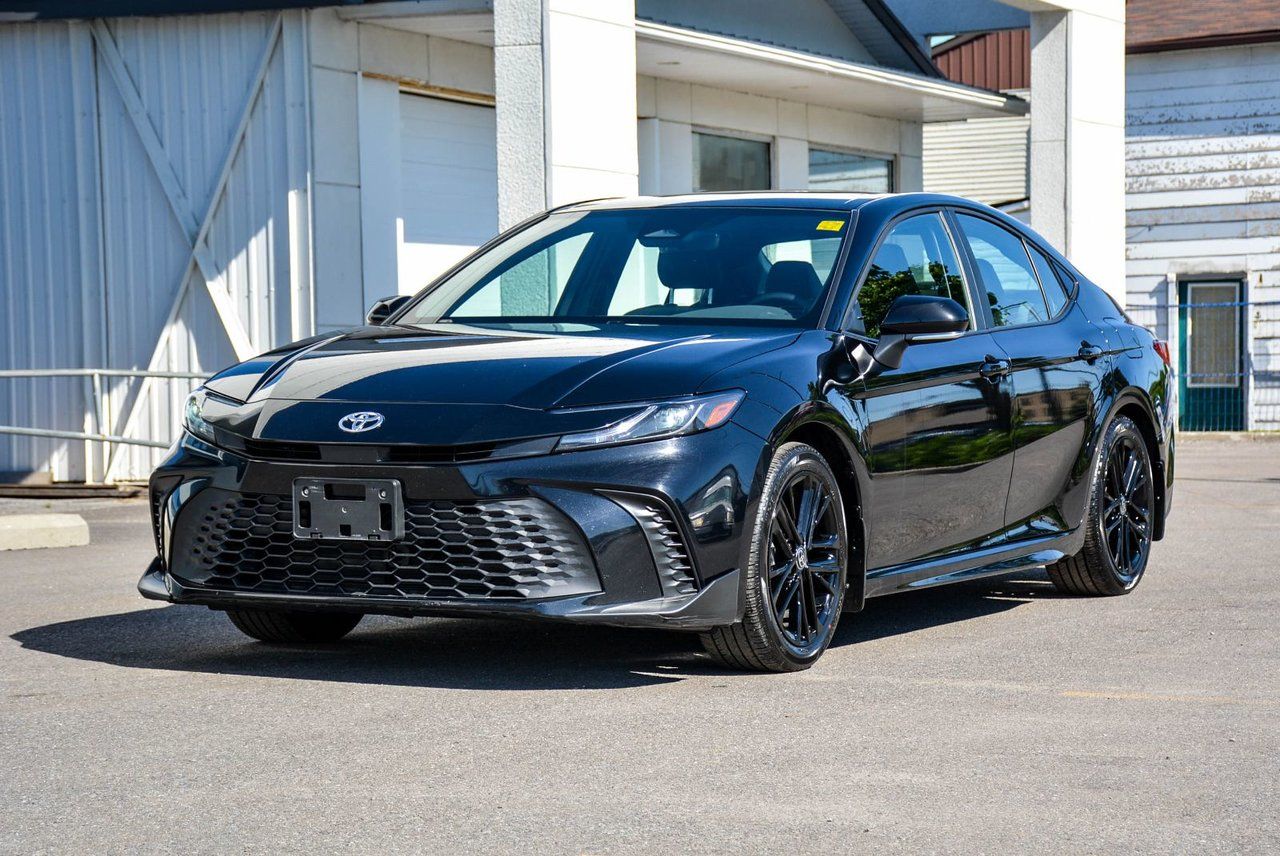Toyota Camry SE 2025
