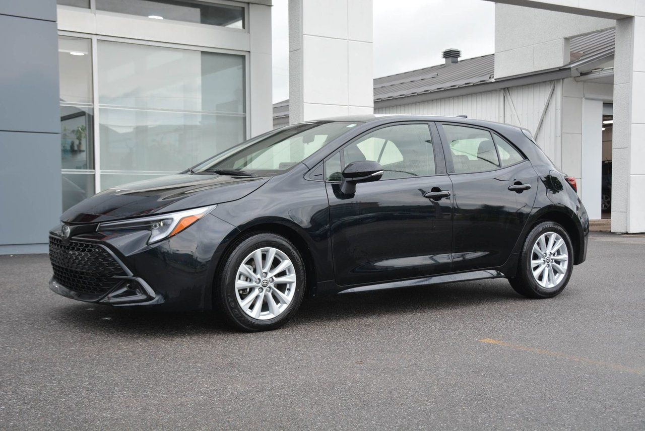 Toyota Corolla Hatchback SE PLUS 2025 — photo 3