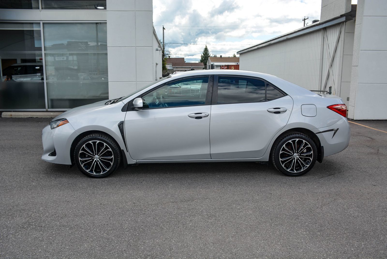 Toyota Corolla CE 2018 — photo 3