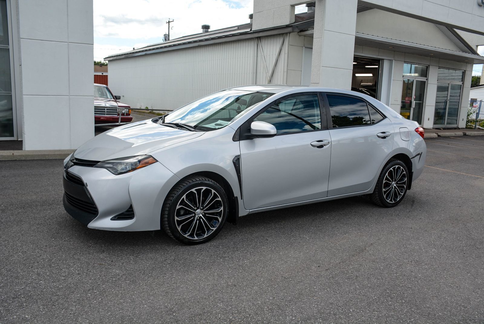 Toyota Corolla CE 2018 — photo 2