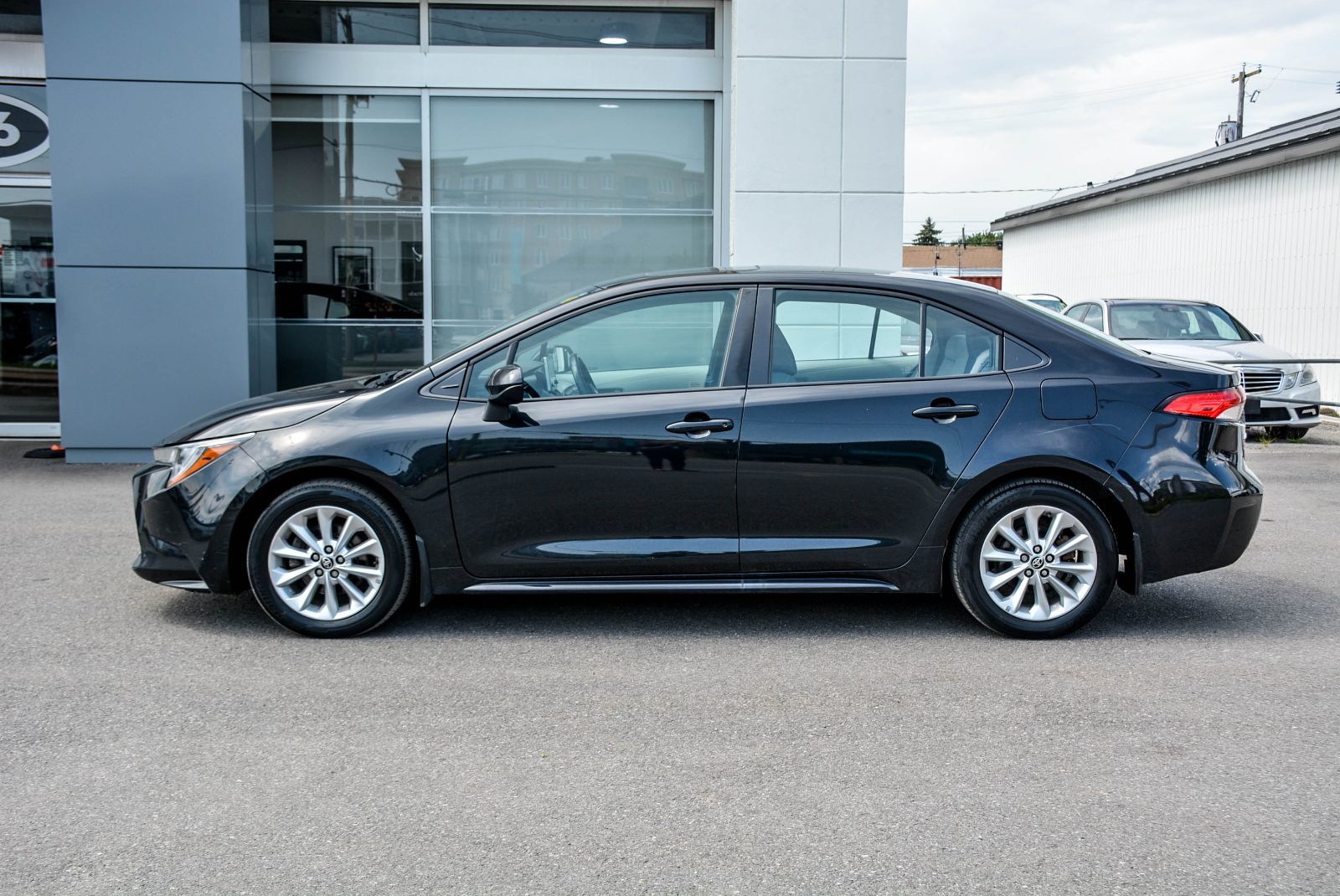 Toyota Corolla LE 2021 — photo 3