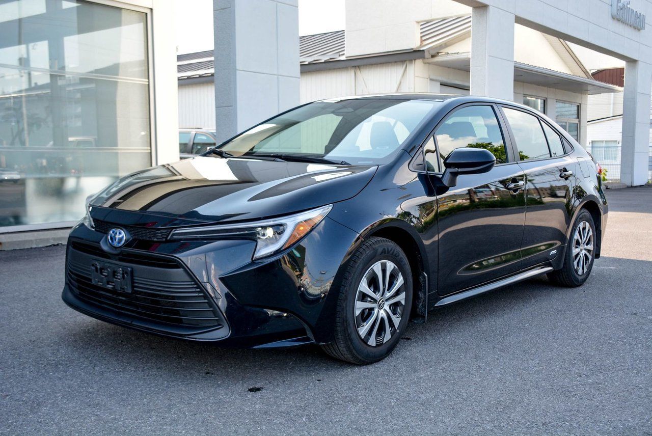 Toyota Corolla Hybrid LE AWD 2025