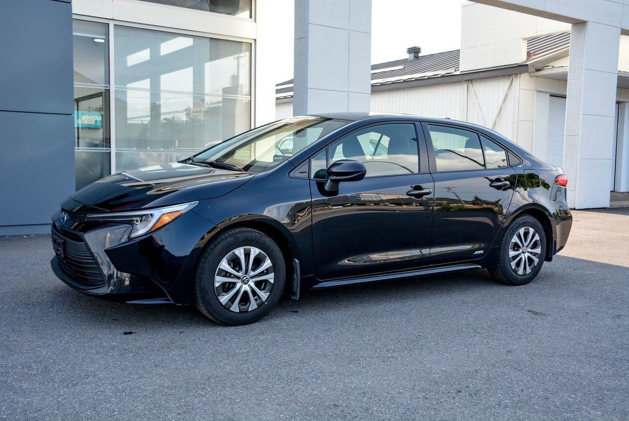 Toyota Corolla Hybrid LE AWD 2025 — photo 3