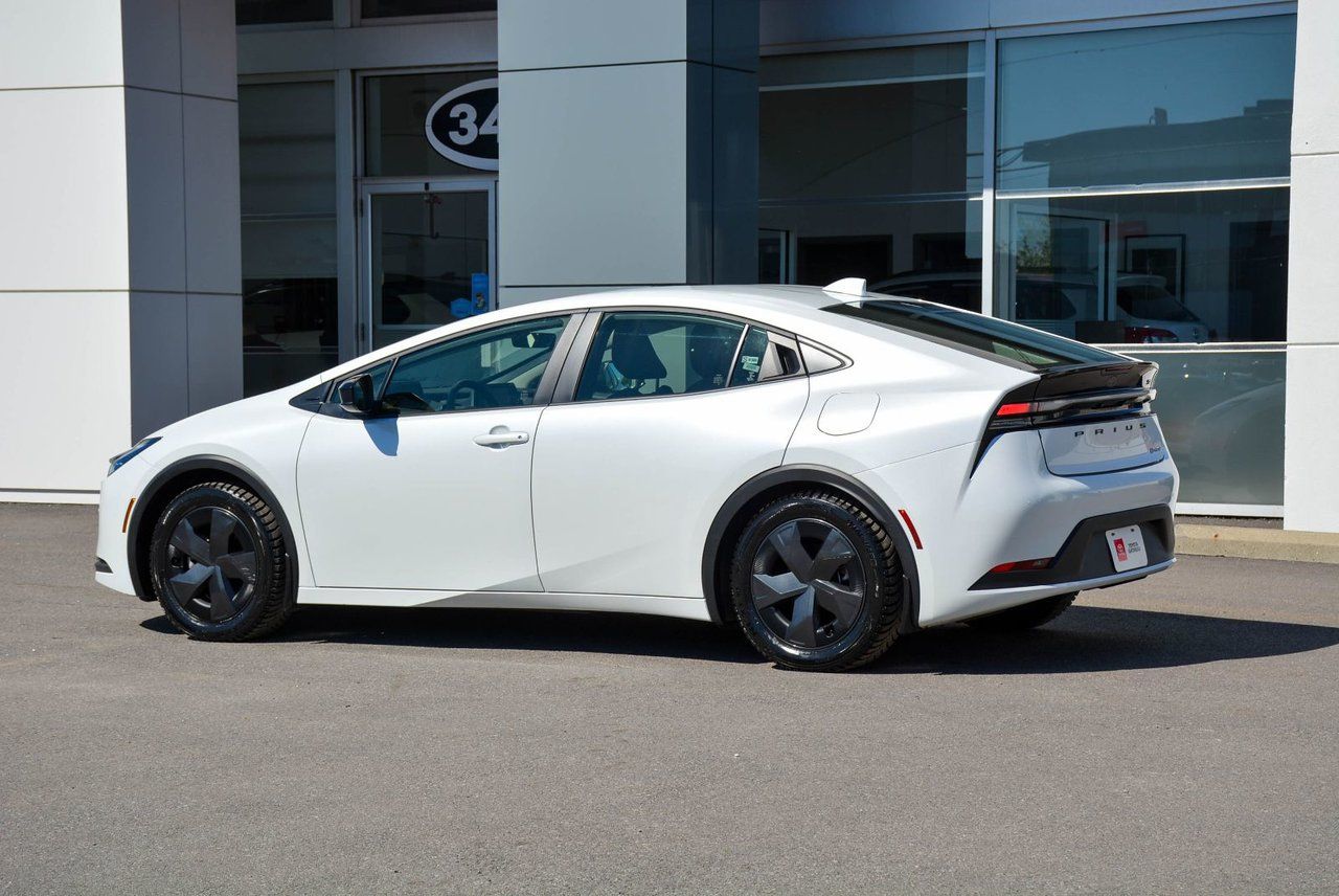Toyota Prius Plug-In Hybrid SE 2025 — photo 5