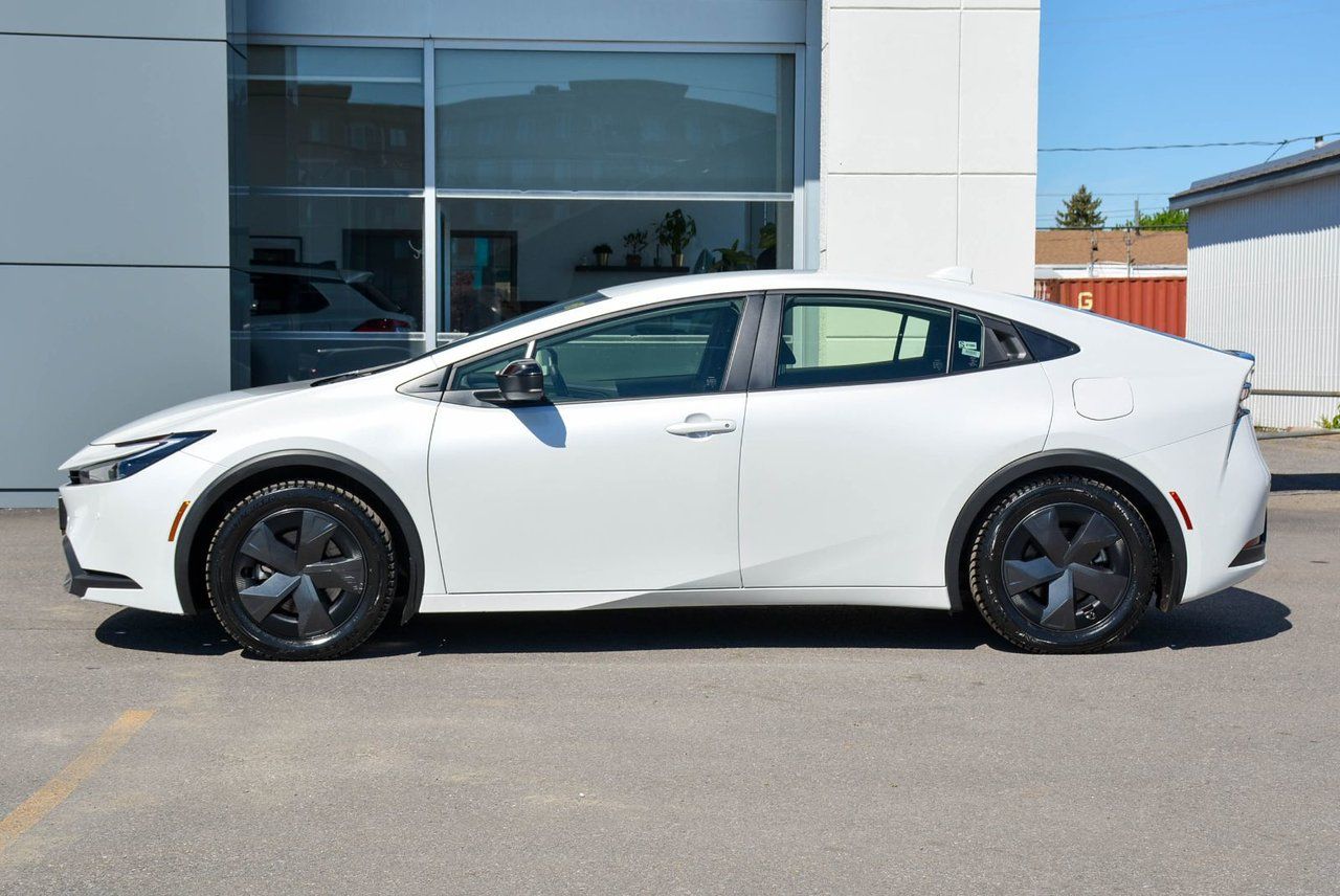 Toyota Prius Plug-In Hybrid SE 2025 — photo 4