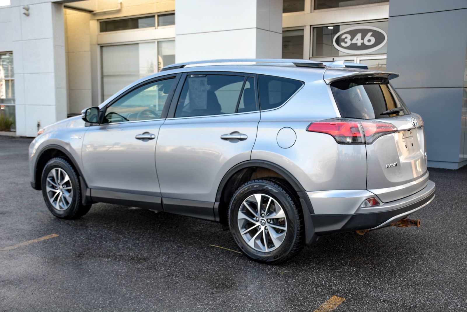 Toyota RAV4 Hybrid LE+ 2017 — photo 4