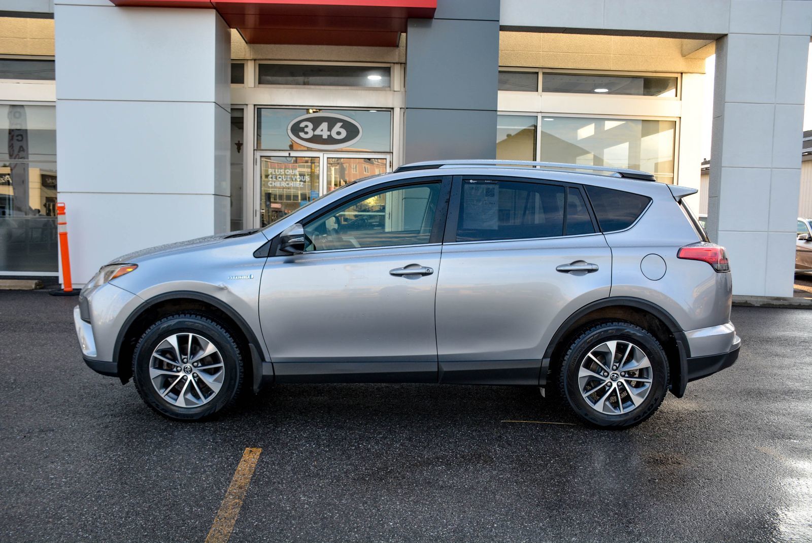Toyota RAV4 Hybrid LE+ 2017 — photo 3