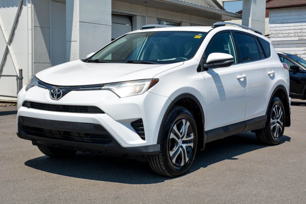 Toyota RAV4 LE AWD 2016