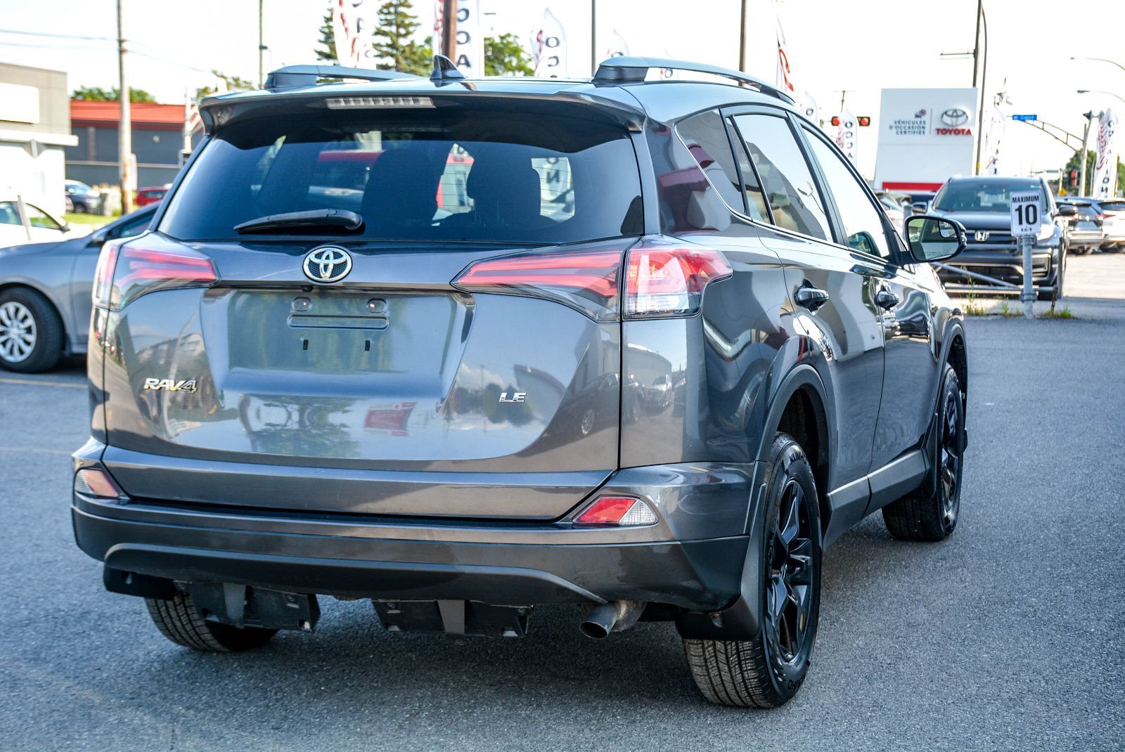 Toyota RAV4 LE 2017 — photo 7