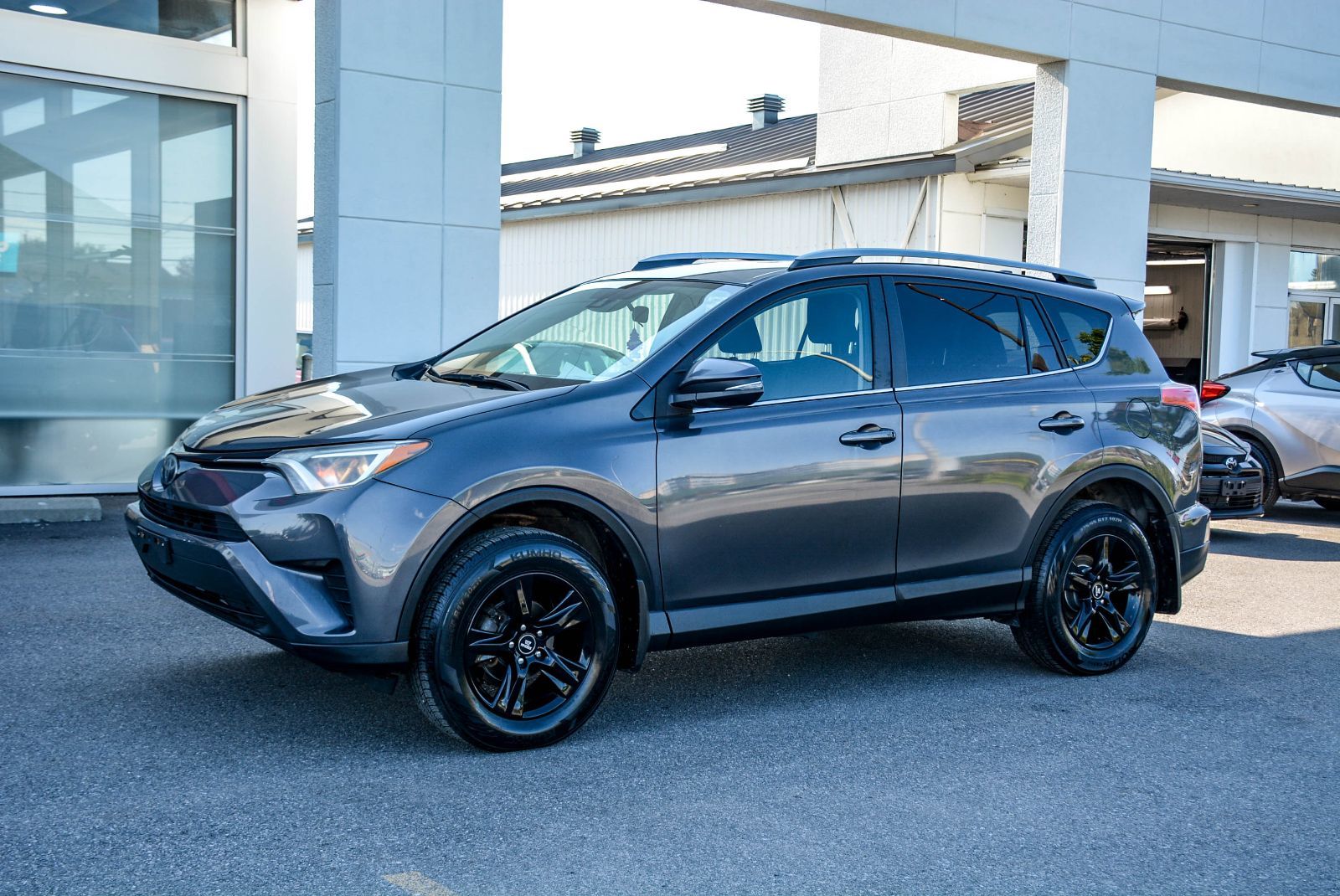 Toyota RAV4 LE 2017 — photo 2