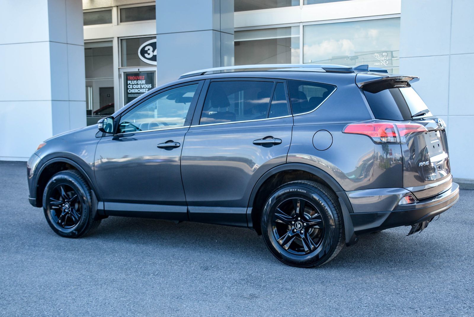 Toyota RAV4 LE 2017 — photo 4