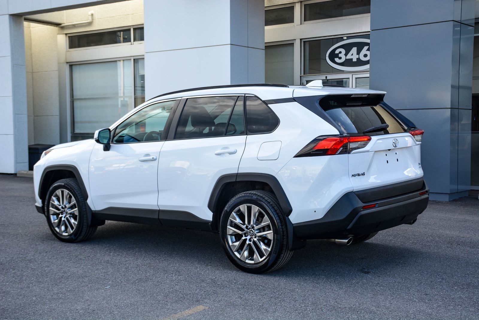 Toyota RAV4 XLE PREMIUM LEATHER SUNROOF 2019 — photo 5