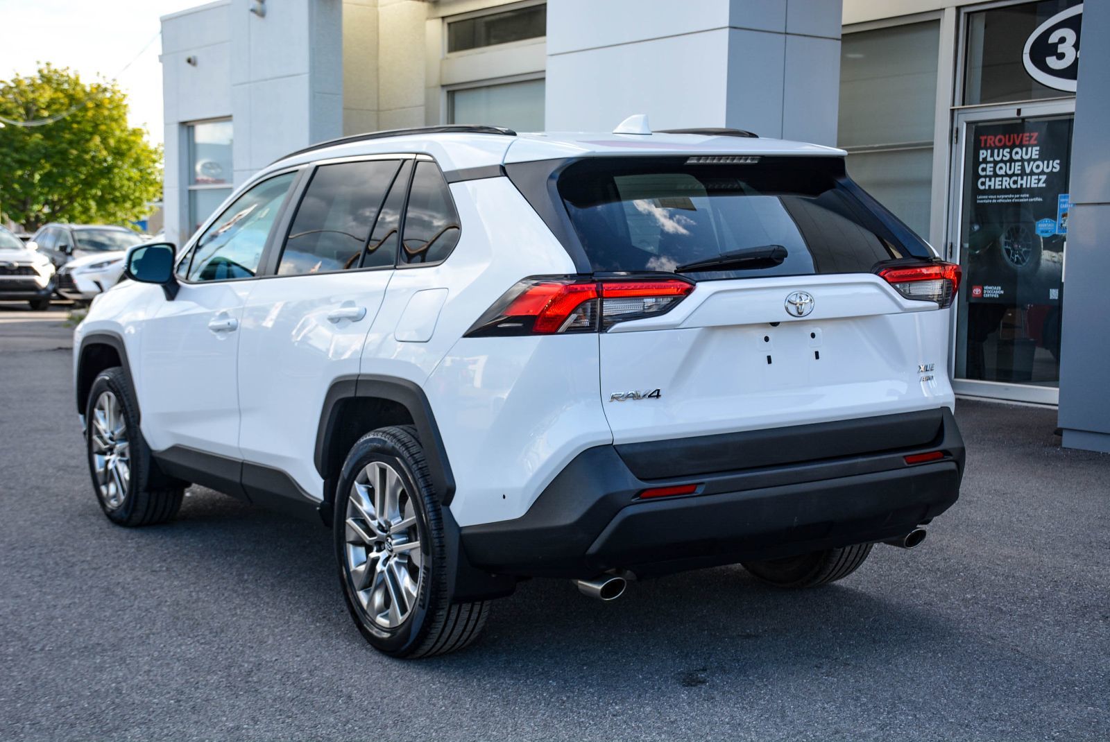 Toyota RAV4 XLE PREMIUM LEATHER SUNROOF 2019 — photo 6