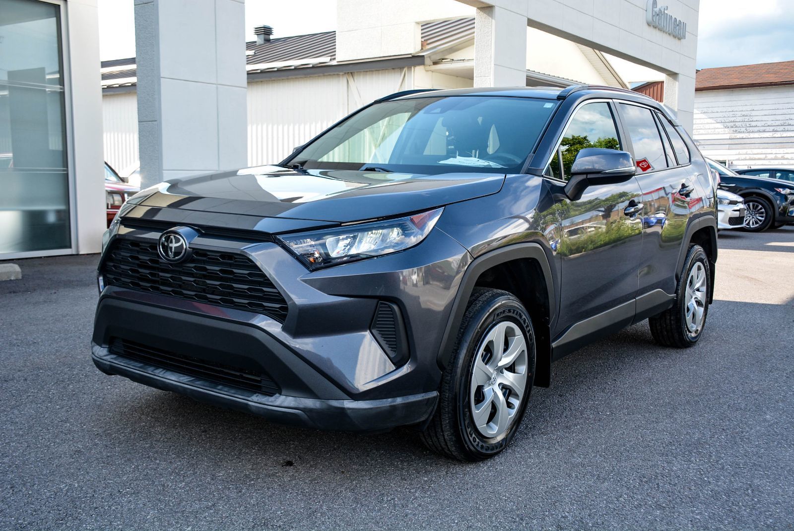 Toyota RAV4 LE 2021