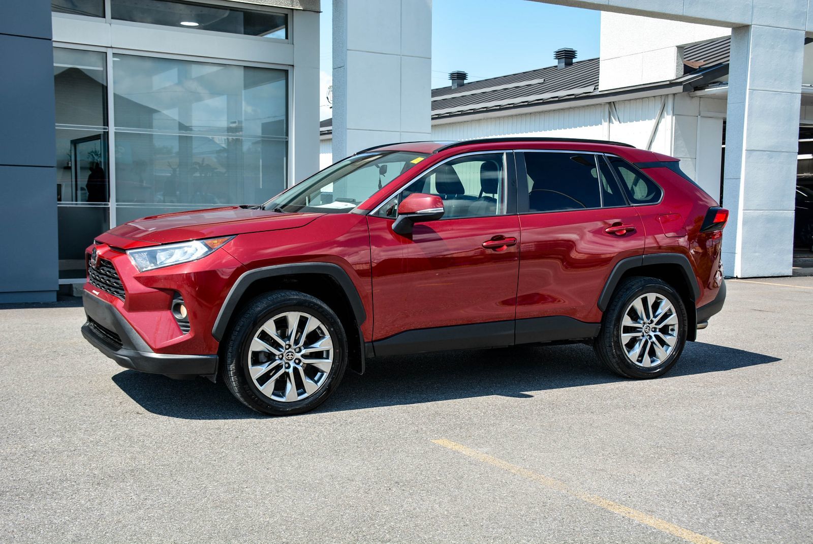 Toyota RAV4 XLE 2021 — photo 2
