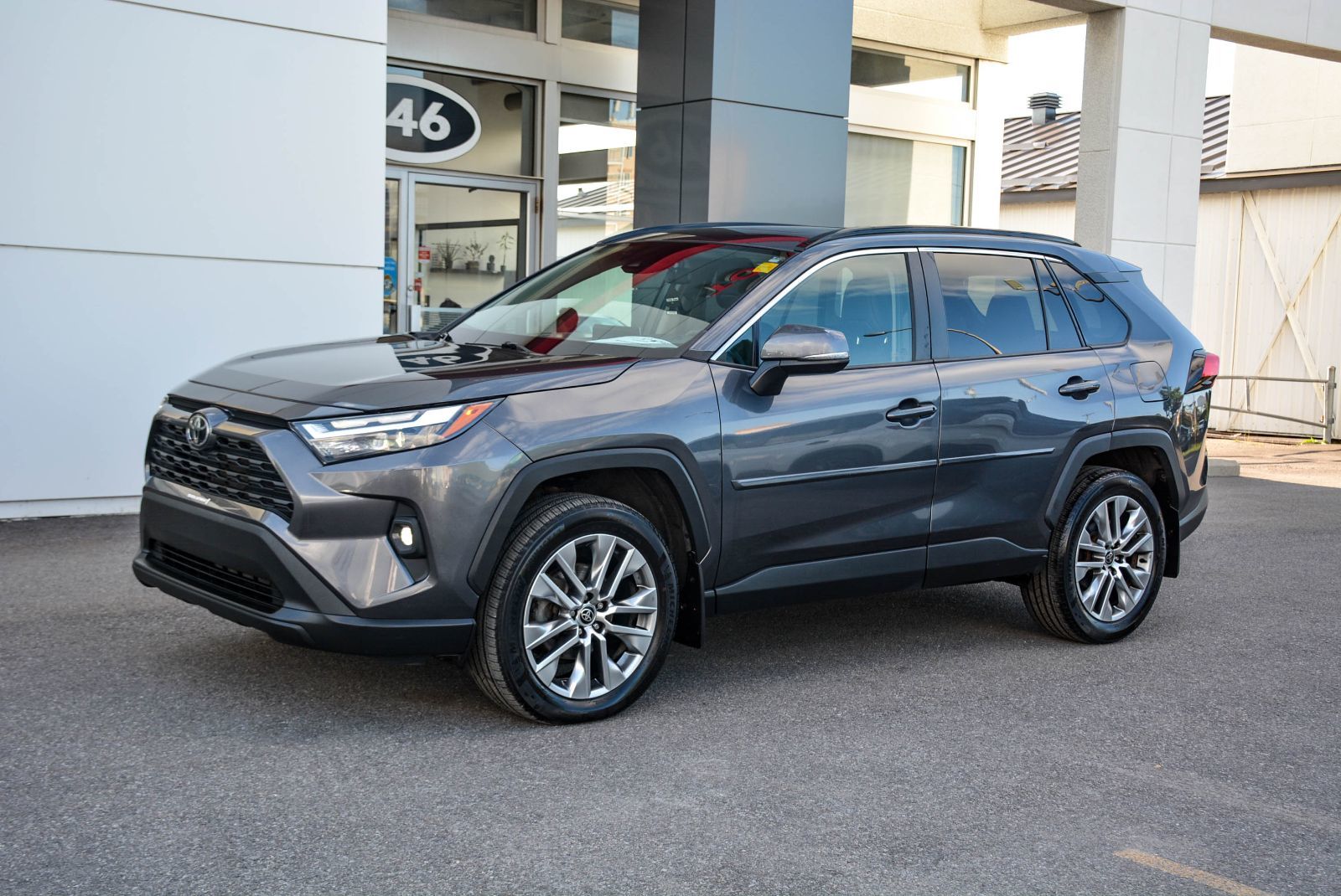 Toyota RAV4 XLE PREMIUM LEATHER SUNROOF 2022 — photo 2