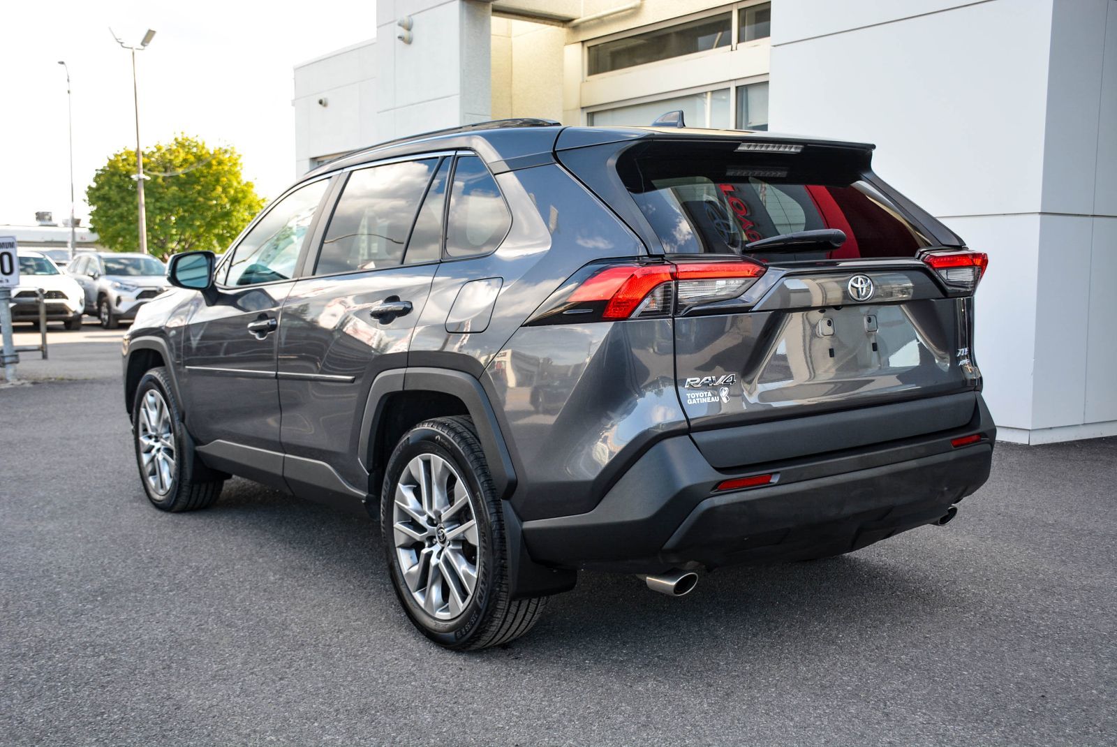Toyota RAV4 XLE PREMIUM LEATHER SUNROOF 2022 — photo 4