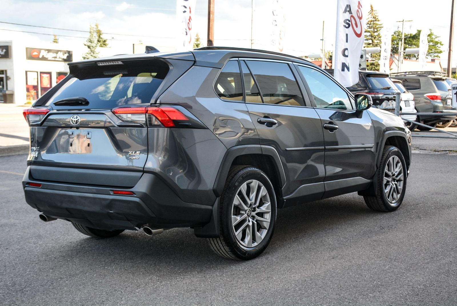 Toyota RAV4 XLE PREMIUM LEATHER SUNROOF 2022 — photo 8