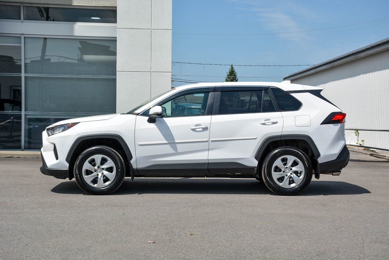 Toyota RAV4 LE 2023 — photo 4