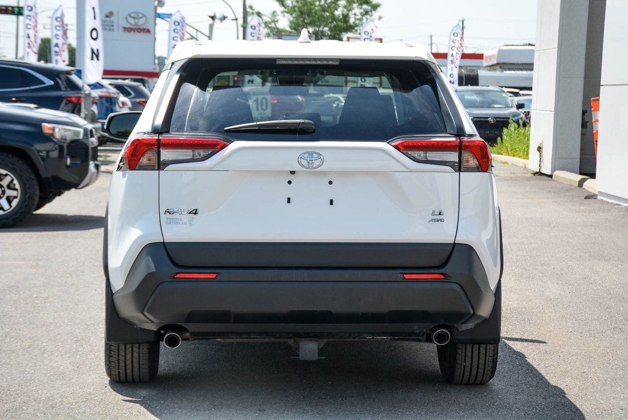 Toyota RAV4 LE 2023 — photo 8