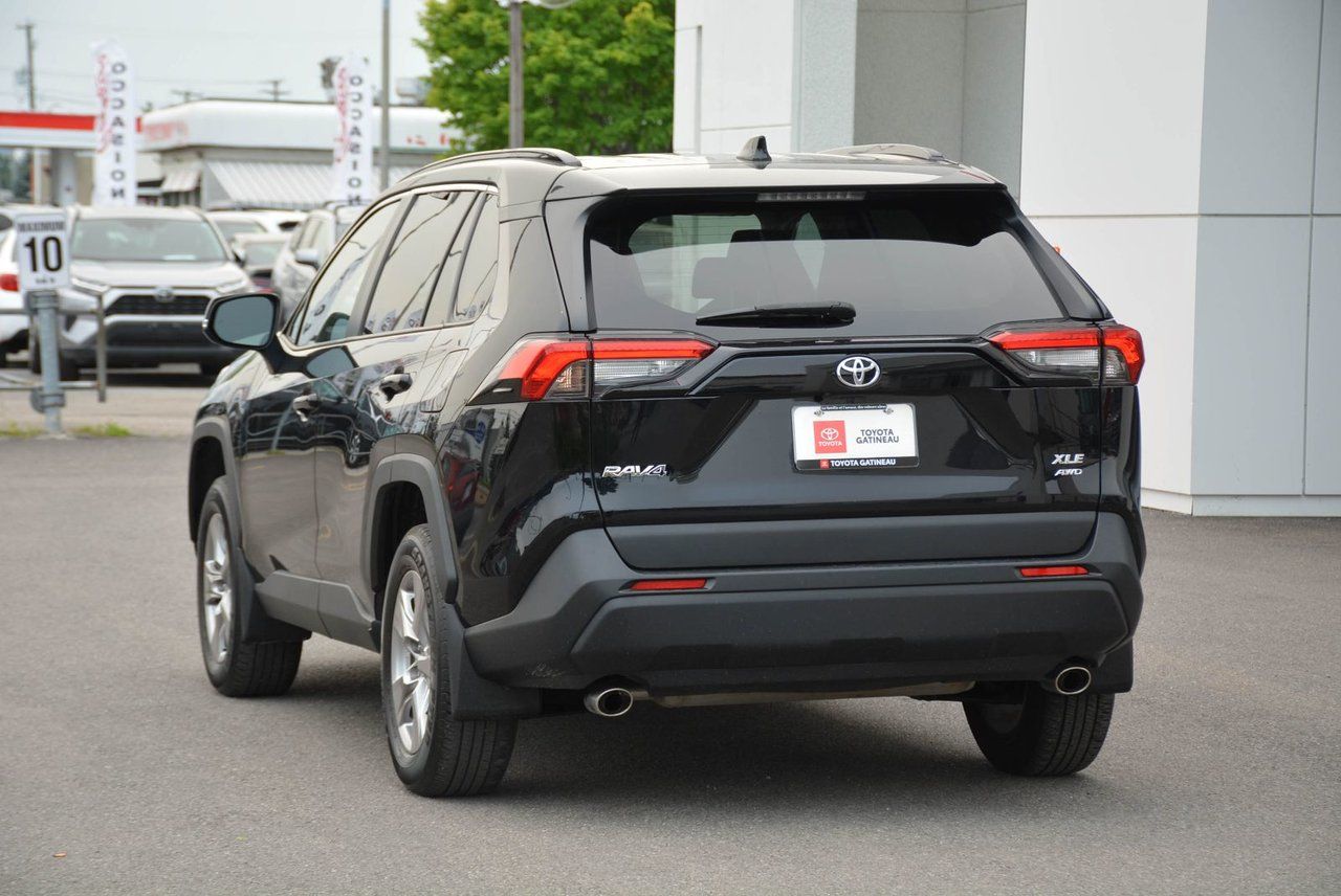Toyota RAV4 XLE 2023 — photo 8