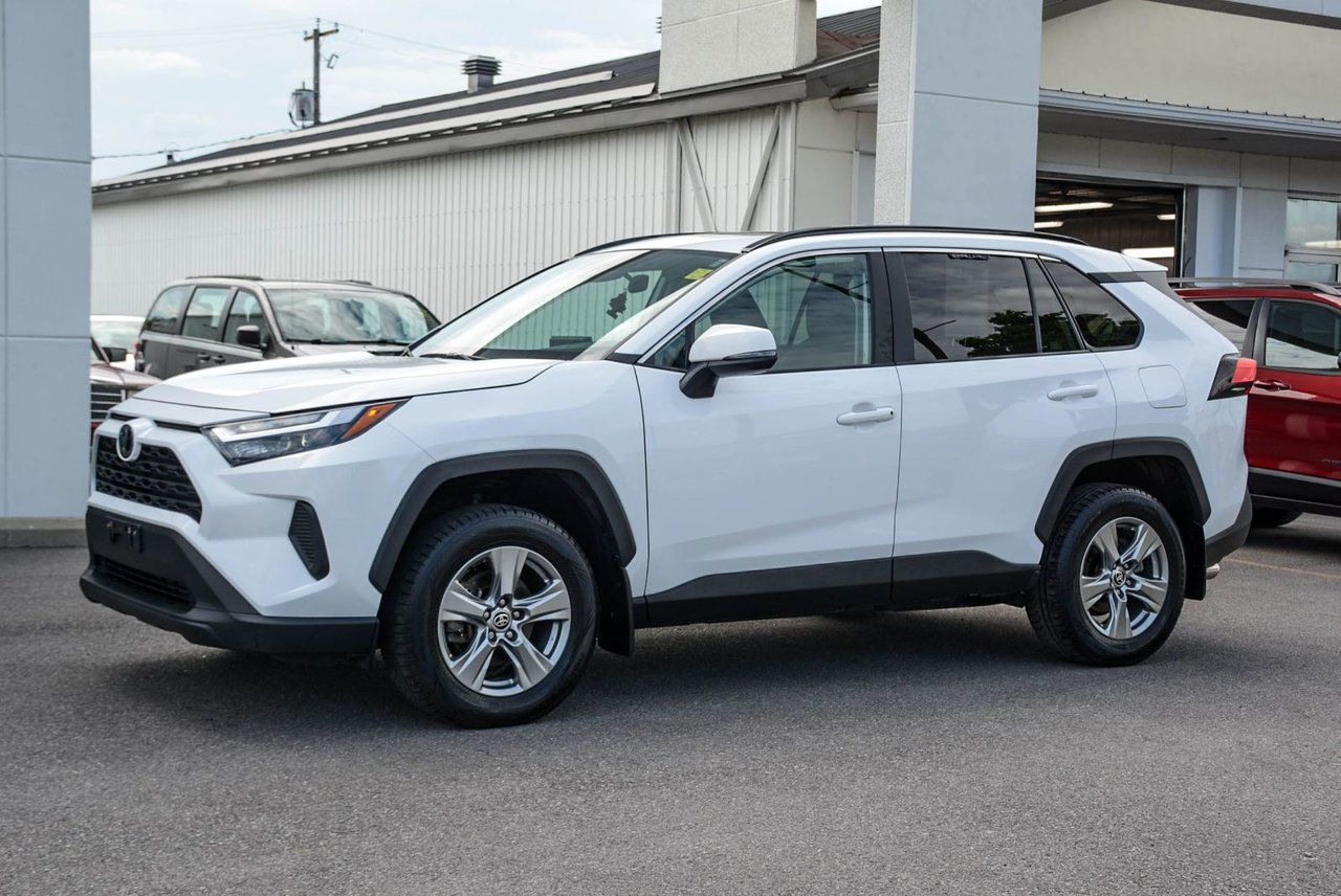 Toyota RAV4 XLE AWD CERTIFIED TOYOTA 2024 — photo 3