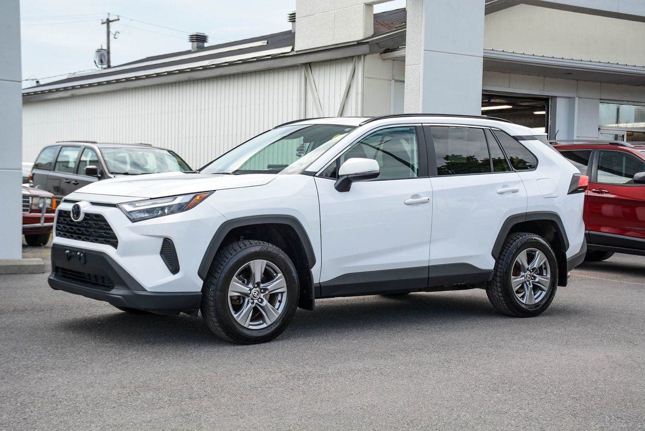 Toyota RAV4 XLE AWD CERTIFIED TOYOTA 2024 — photo 3