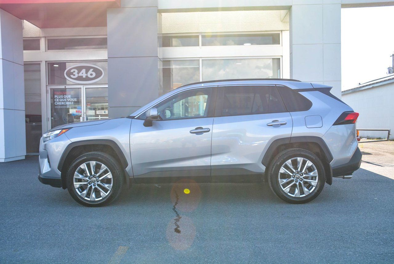 Toyota RAV4 XLE PREMIUM LEATHER SUNROOF 2024 — photo 4
