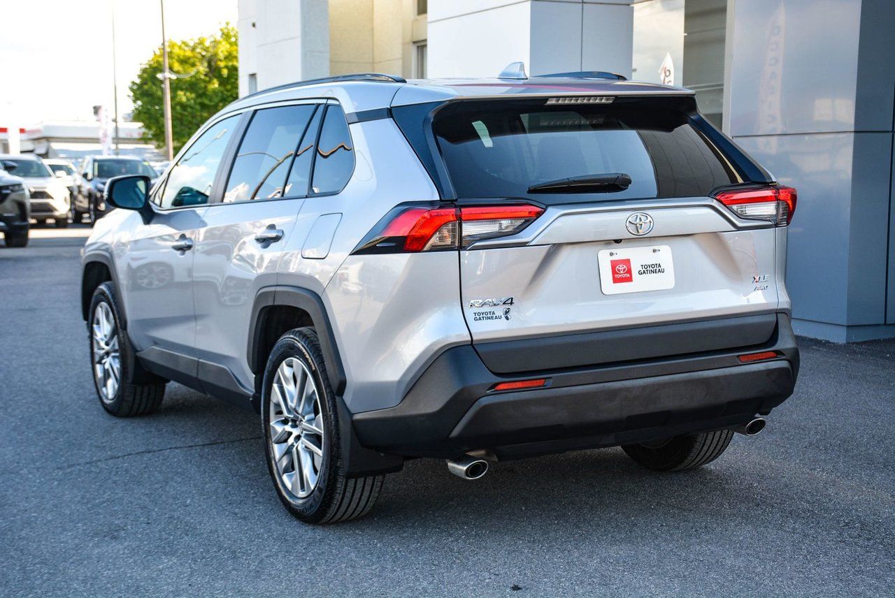 Toyota RAV4 XLE PREMIUM LEATHER SUNROOF 2024 — photo 6